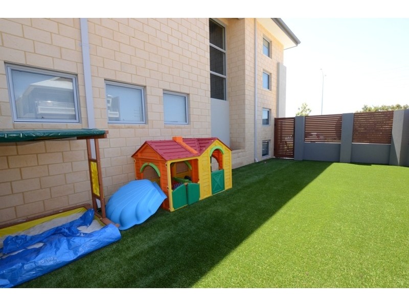 3 Podman Loop, North Coogee WA 6163