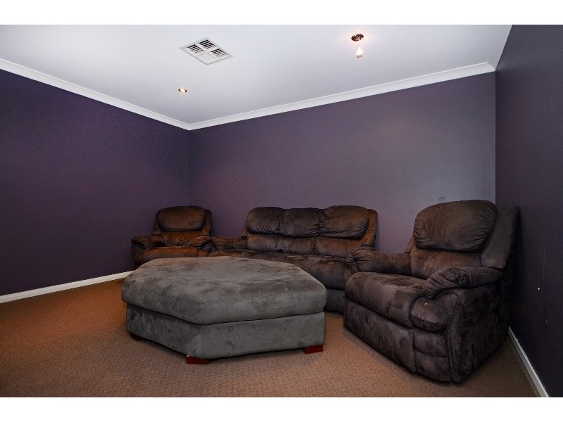 57 Kingsway, Madeley WA 6065