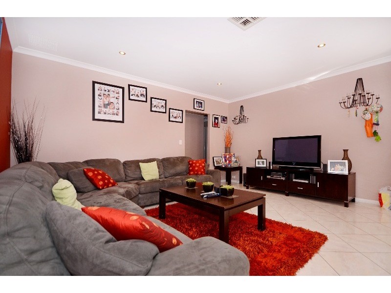 57 Kingsway, Madeley WA 6065