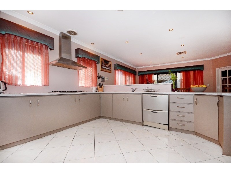 57 Kingsway, Madeley WA 6065