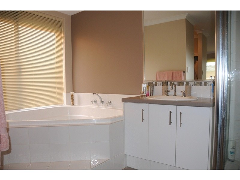 33 Hennessy Drive, Ashby WA 6065