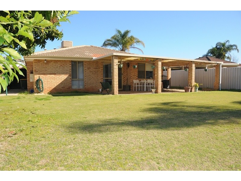 14 Addington Way, Marangaroo WA 6064