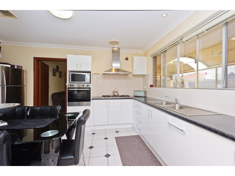 35 Whittle Place, Stirling WA 6021