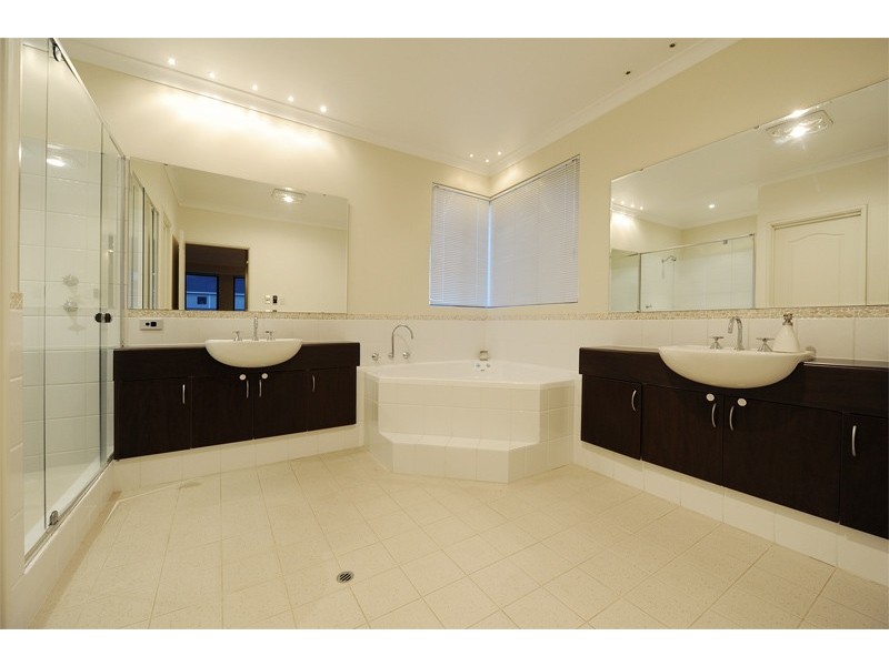 1 Siena Court, Stirling WA 6021