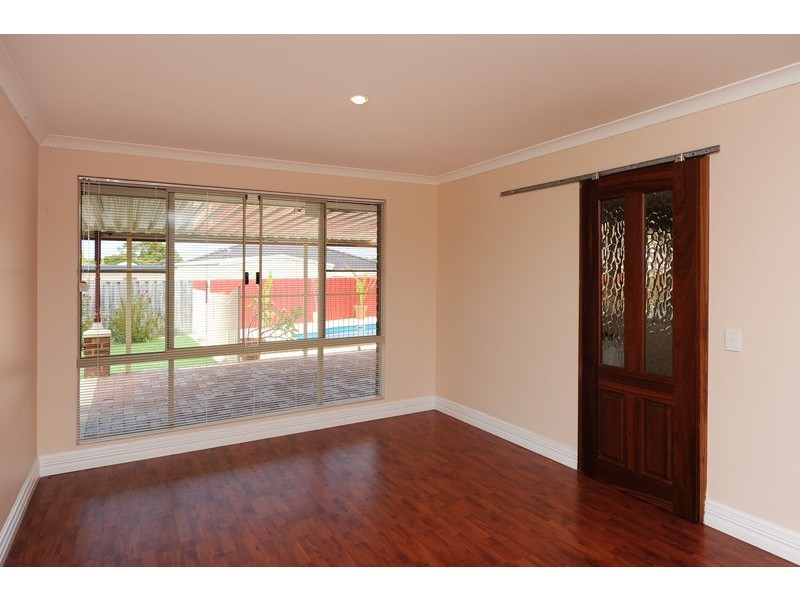 3 Holbury Way, Landsdale WA 6065