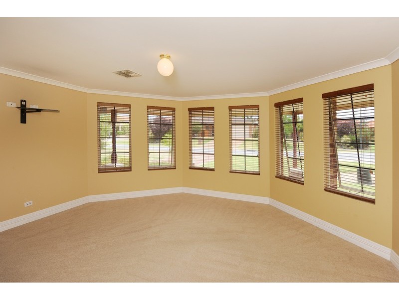 3 Holbury Way, Landsdale WA 6065