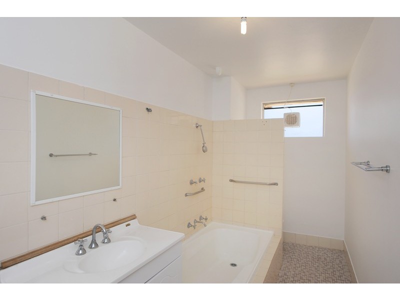 24B/305 Harbourne Street, Glendalough WA 6016