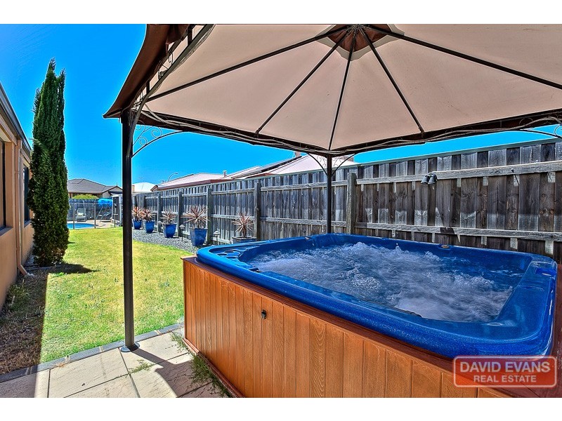 28 Ritchie Drive, Rockingham WA 6168