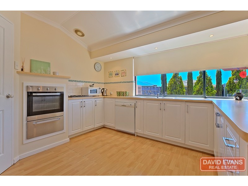 28 Ritchie Drive, Rockingham WA 6168