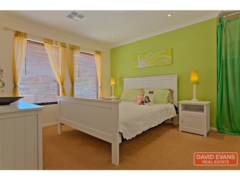 28 Ritchie Drive, Rockingham WA 6168