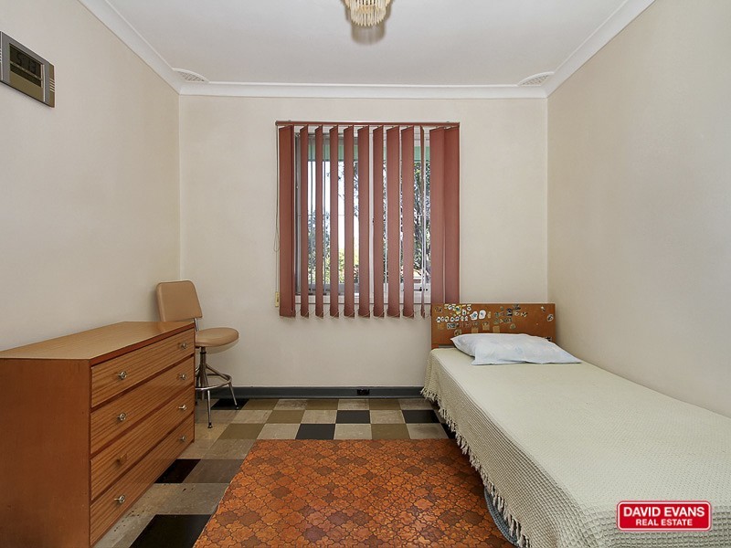 33 Brecknock way, Girrawheen WA 6064