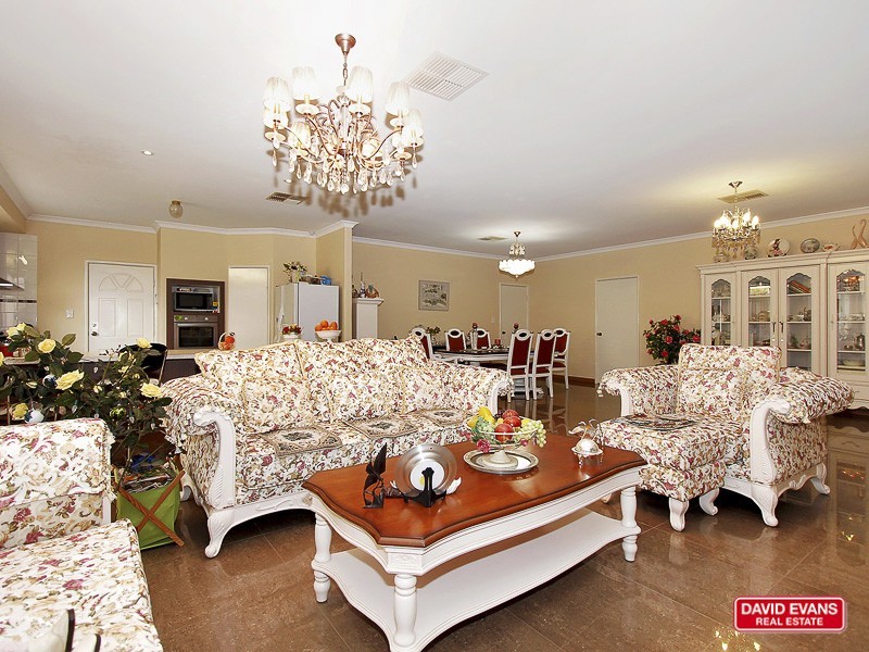 16 Elliot Place, Thornlie WA 6108