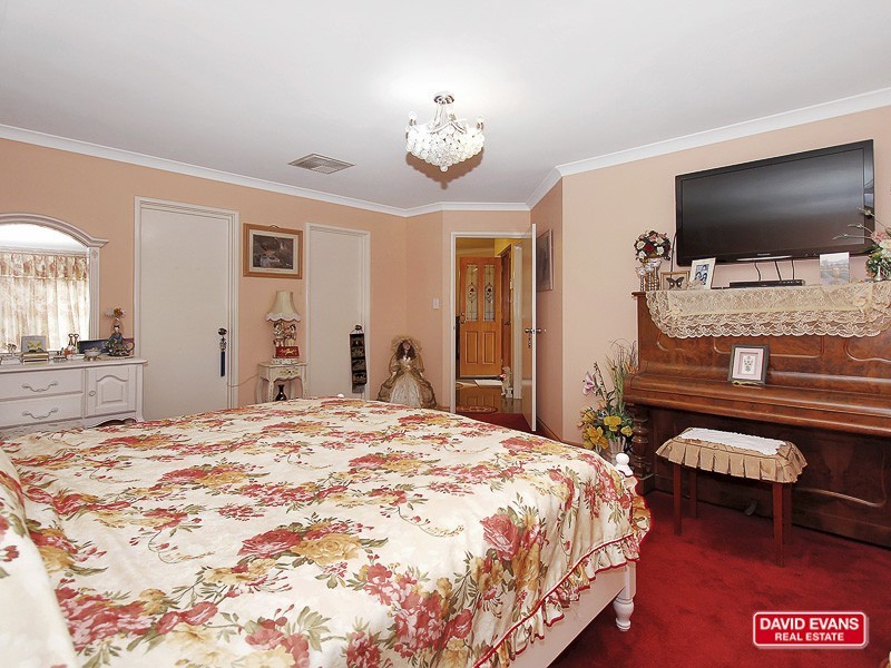 16 Elliot Place, Thornlie WA 6108