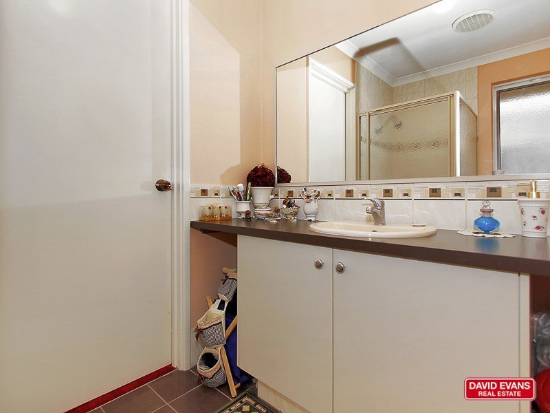 16 Elliot Place, Thornlie WA 6108