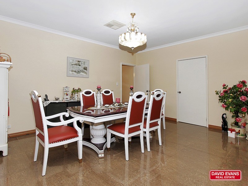 16 Elliot Place, Thornlie WA 6108