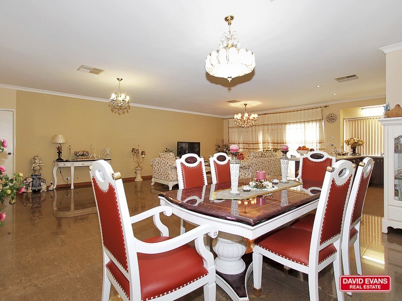 16 Elliot Place, Thornlie WA 6108