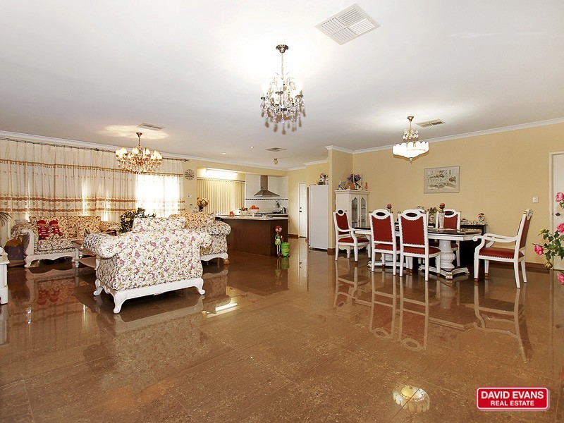 16 Elliot Place, Thornlie WA 6108