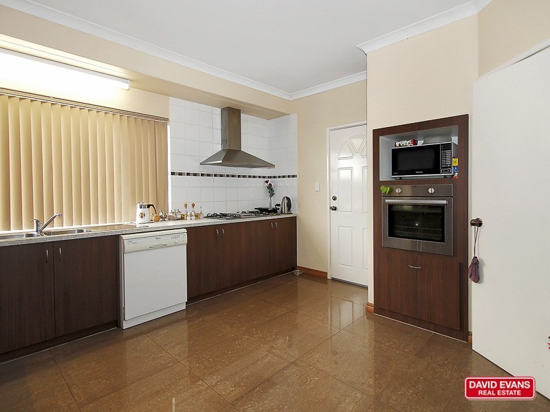 16 Elliot Place, Thornlie WA 6108