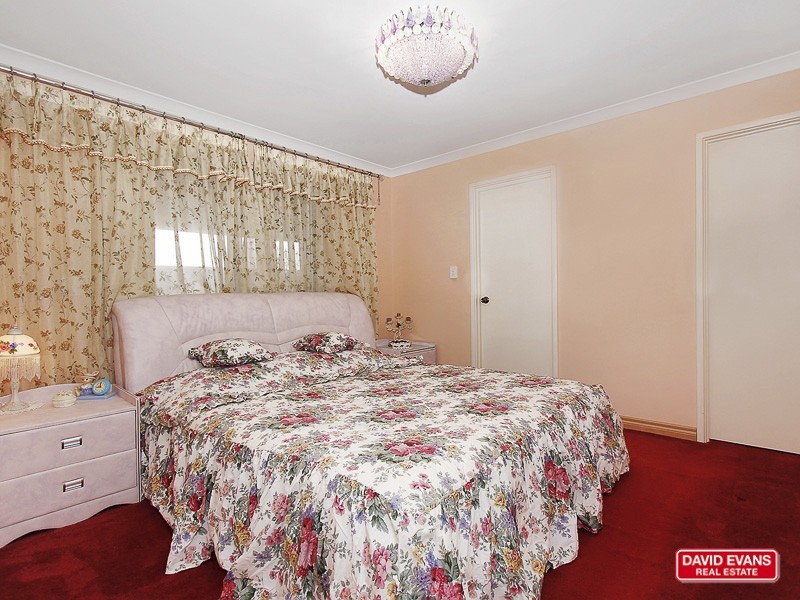 16 Elliot Place, Thornlie WA 6108