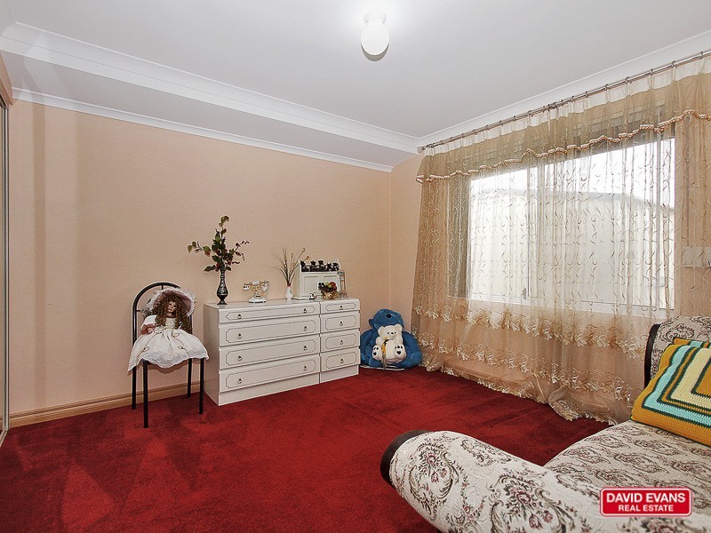 16 Elliot Place, Thornlie WA 6108