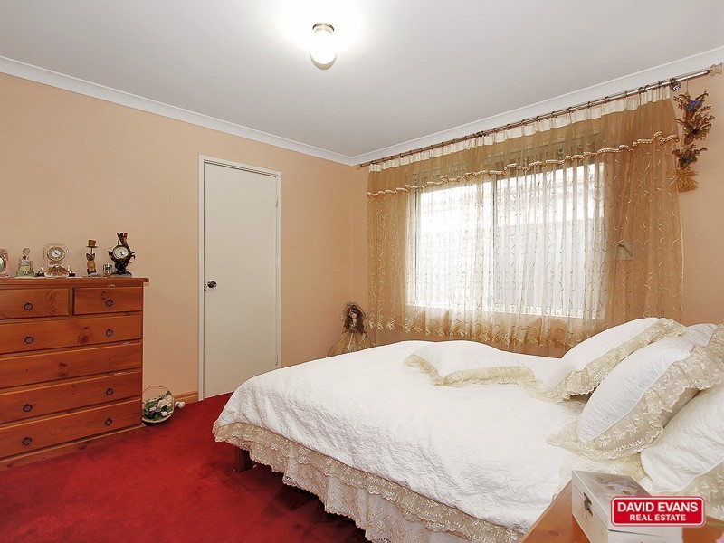 16 Elliot Place, Thornlie WA 6108