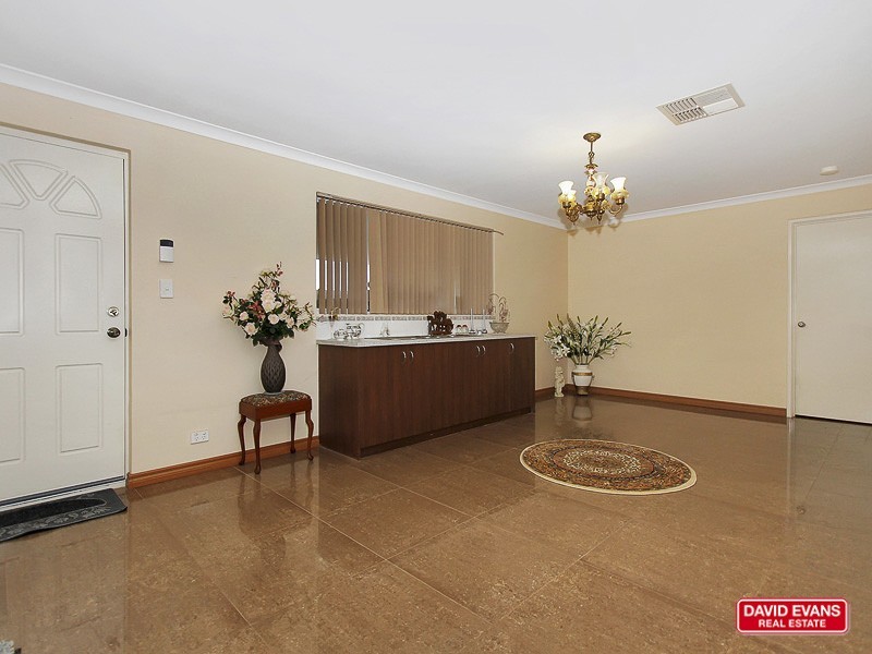 16 Elliot Place, Thornlie WA 6108