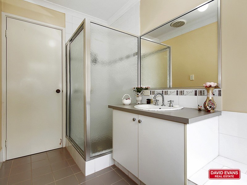 16 Elliot Place, Thornlie WA 6108