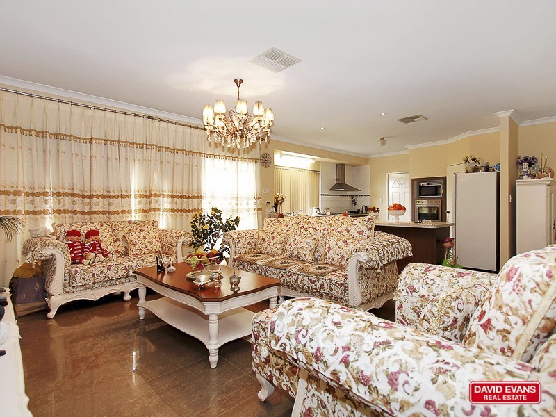 16 Elliot Place, Thornlie WA 6108