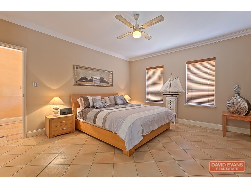 12 Condor Mews, Halls Head WA 6210
