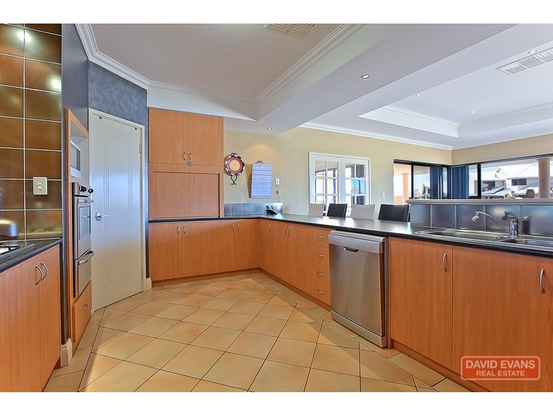 12 Condor Mews, Halls Head WA 6210