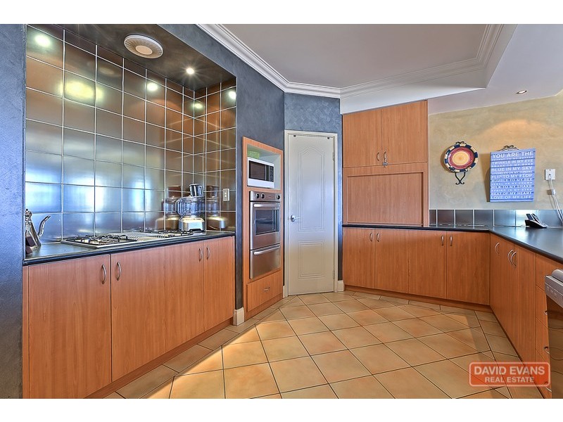 12 Condor Mews, Halls Head WA 6210