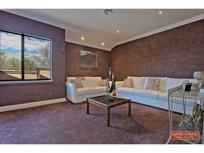 12 Condor Mews, Halls Head WA 6210