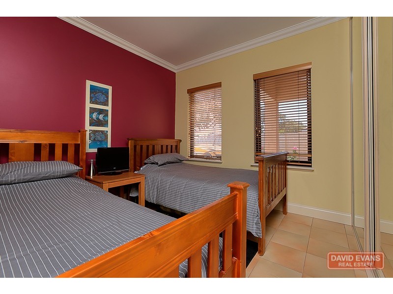 12 Condor Mews, Halls Head WA 6210