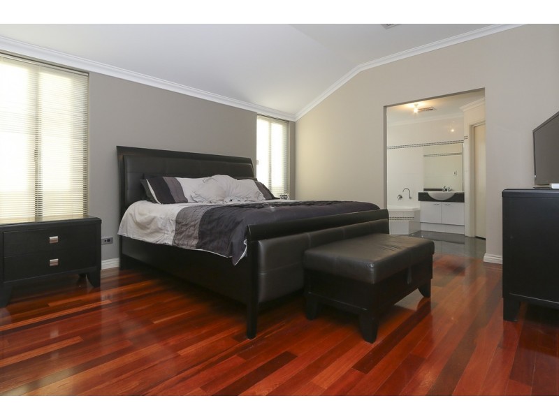 4 Hopper Turn, Madeley WA 6065