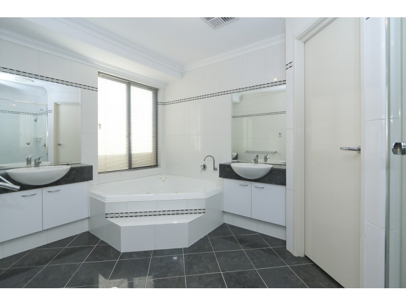 4 Hopper Turn, Madeley WA 6065