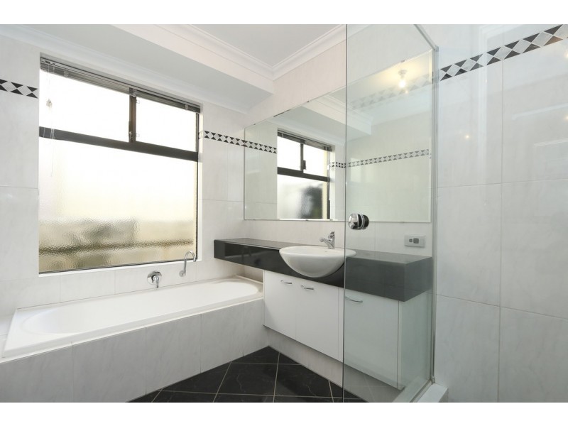 4 Hopper Turn, Madeley WA 6065