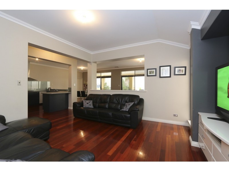 4 Hopper Turn, Madeley WA 6065