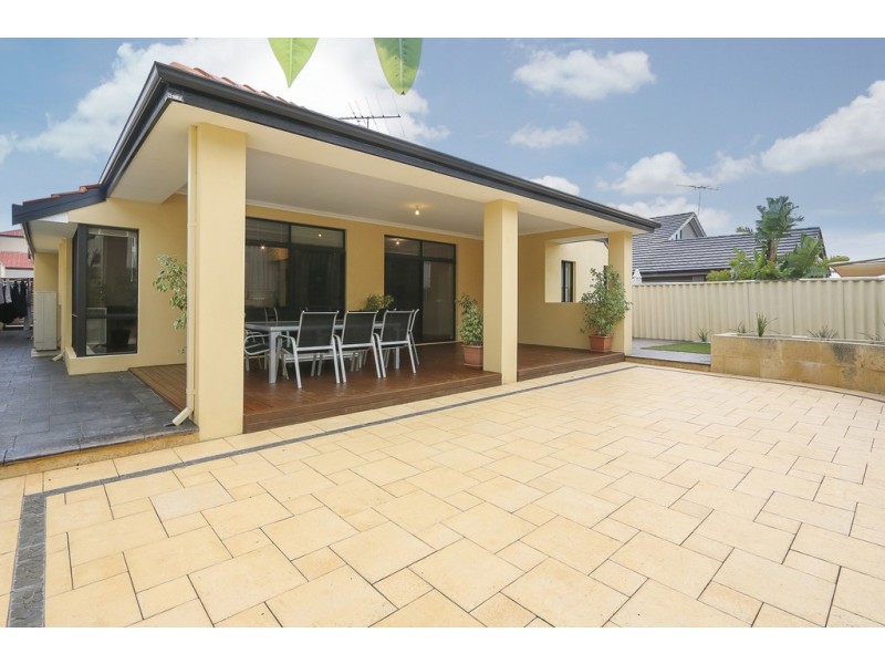 4 Hopper Turn, Madeley WA 6065