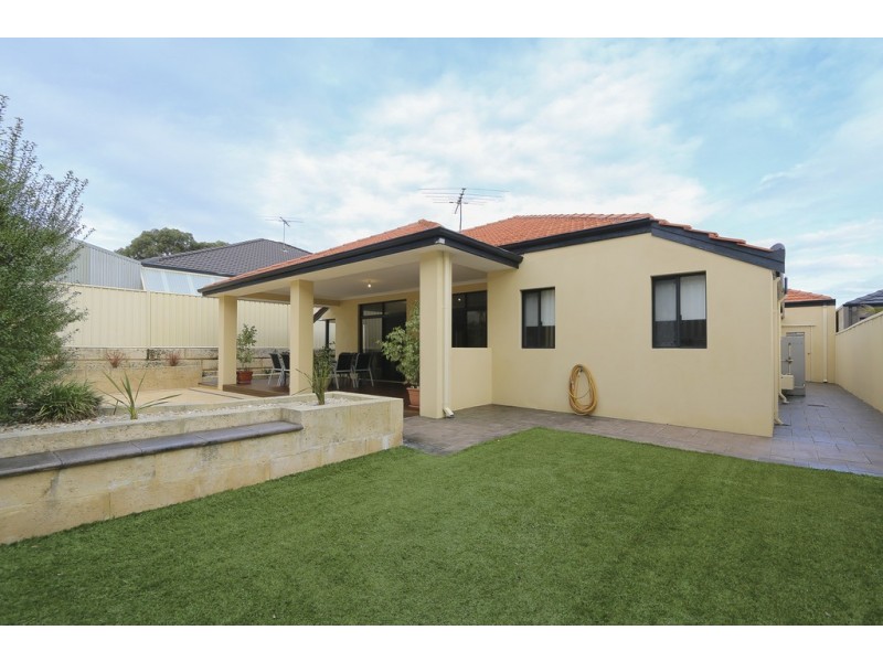 4 Hopper Turn, Madeley WA 6065