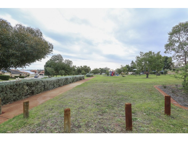 4 Hopper Turn, Madeley WA 6065