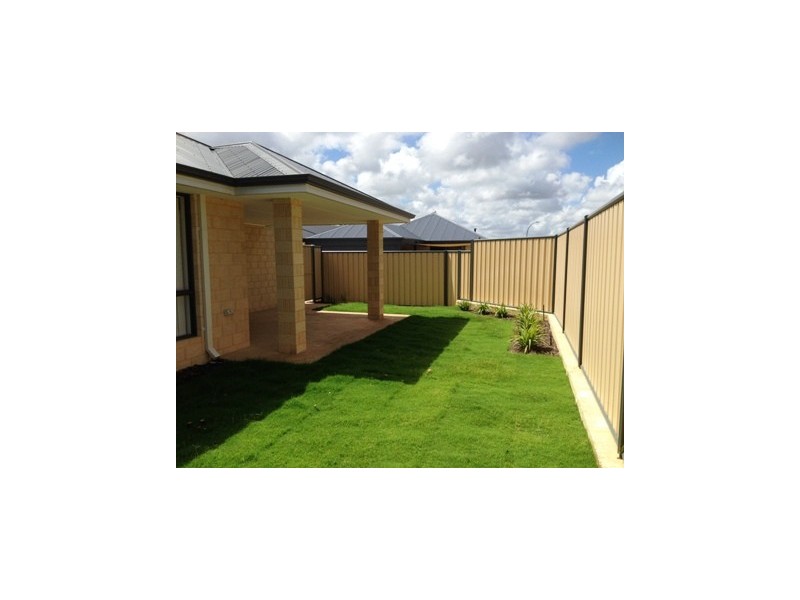 28 Ravensbourne Street, Yanchep WA 6035