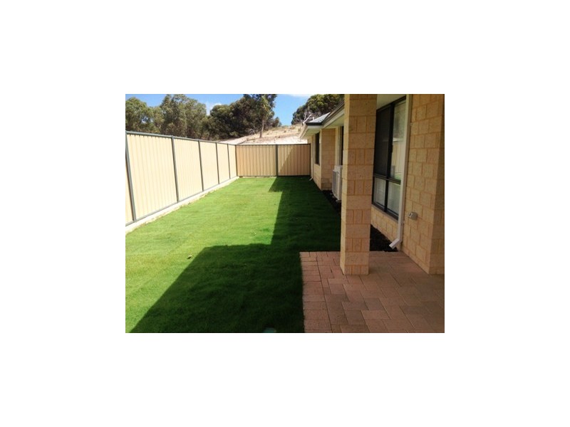 28 Ravensbourne Street, Yanchep WA 6035