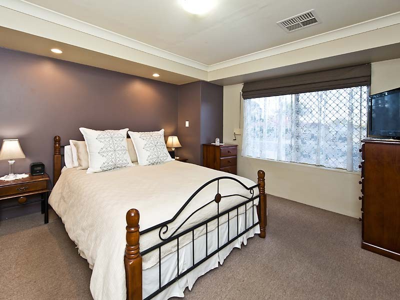 52 Osprey Circle, Ballajura WA 6066