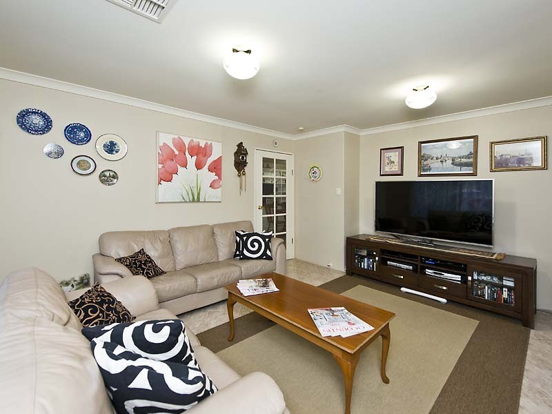 52 Osprey Circle, Ballajura WA 6066