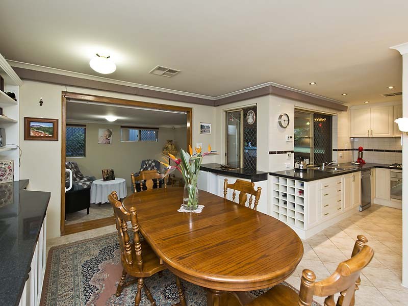 52 Osprey Circle, Ballajura WA 6066