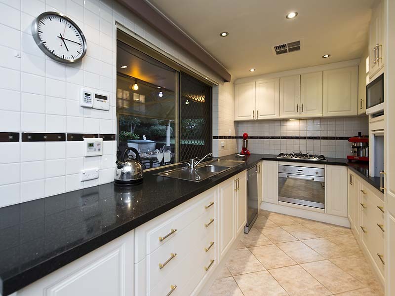 52 Osprey Circle, Ballajura WA 6066