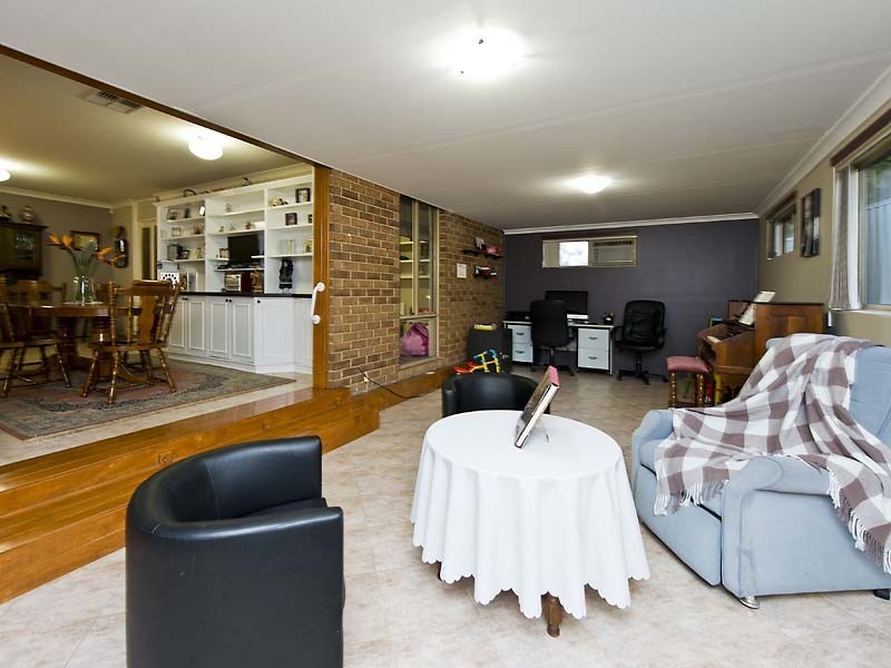 52 Osprey Circle, Ballajura WA 6066