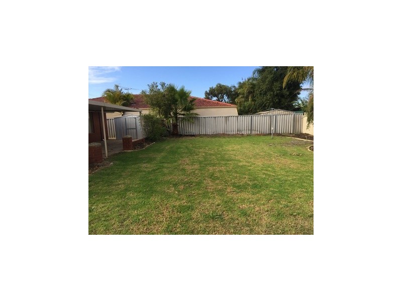 10 Jooleen Way, Thornlie WA 6108