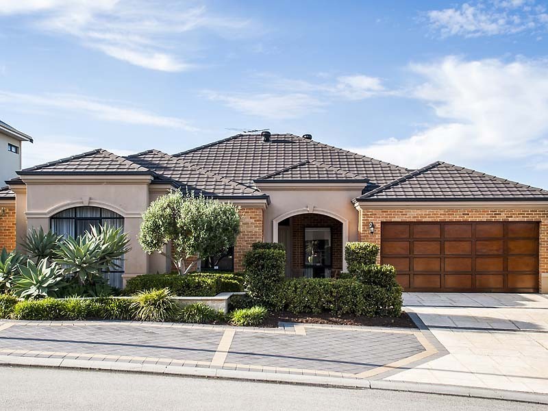 4 Karon Road, Iluka WA 6028