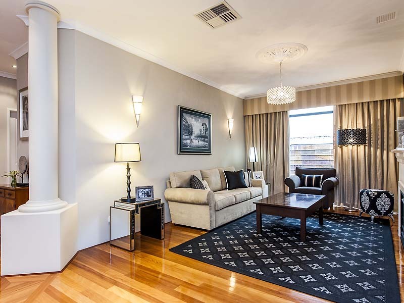 4 Karon Road, Iluka WA 6028